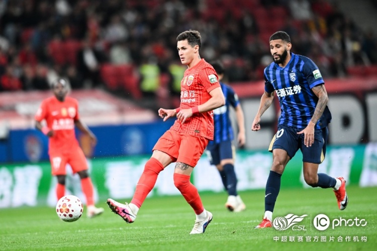 云开体育官网-上海海港4比0武汉三镇，感谢球迷们不遗余力的呐喊助威